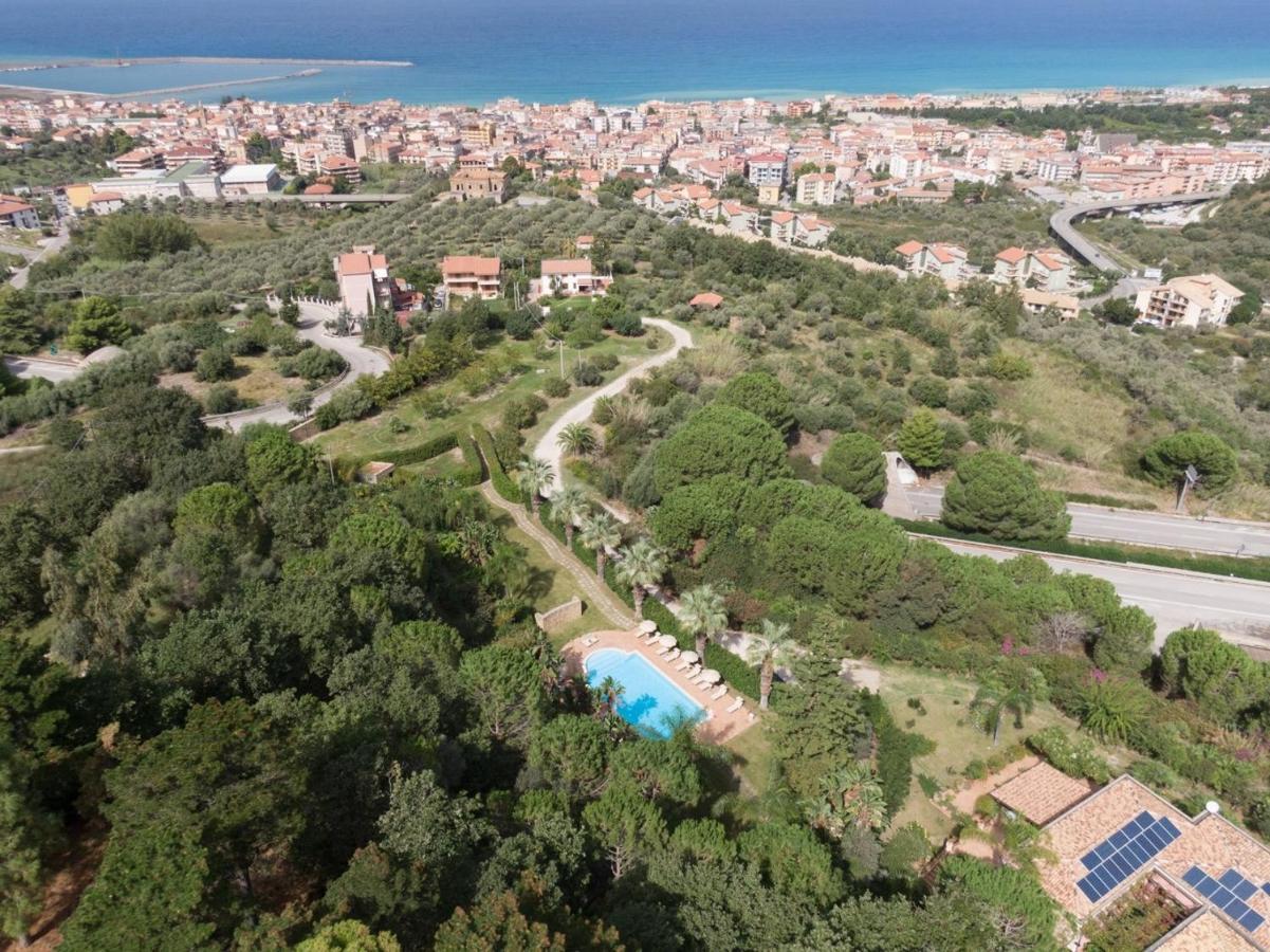 Agriturismo Villa Luca SantʼAgata di Militello Exterior foto