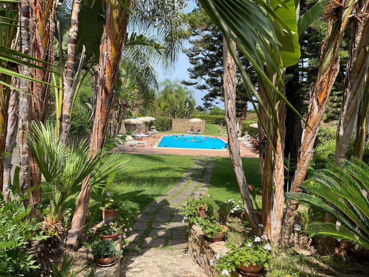 Agriturismo Villa Luca SantʼAgata di Militello Exterior foto